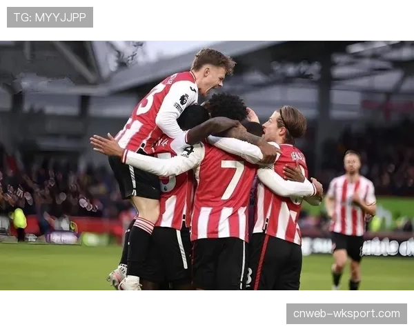 内维尔称热刺逼平曼城让阿森纳成为最大赢家，争冠格局微妙变化